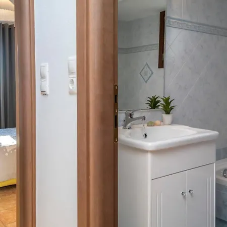 Zoe & Zen Collection פארוס